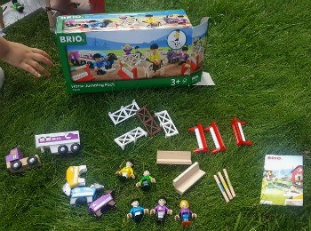 brio horse jumping set review contents